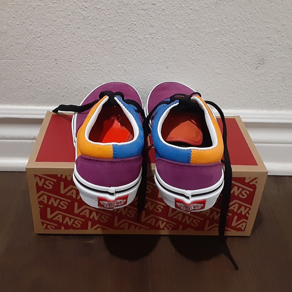 Vans - Picture 3 of 4